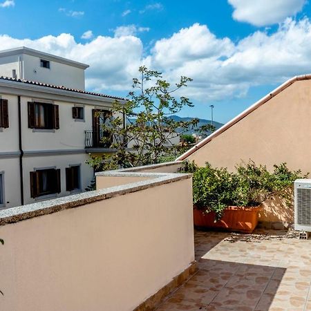 Sa Domu Downtown - Pms Casevacanze Olbia Bagian luar foto