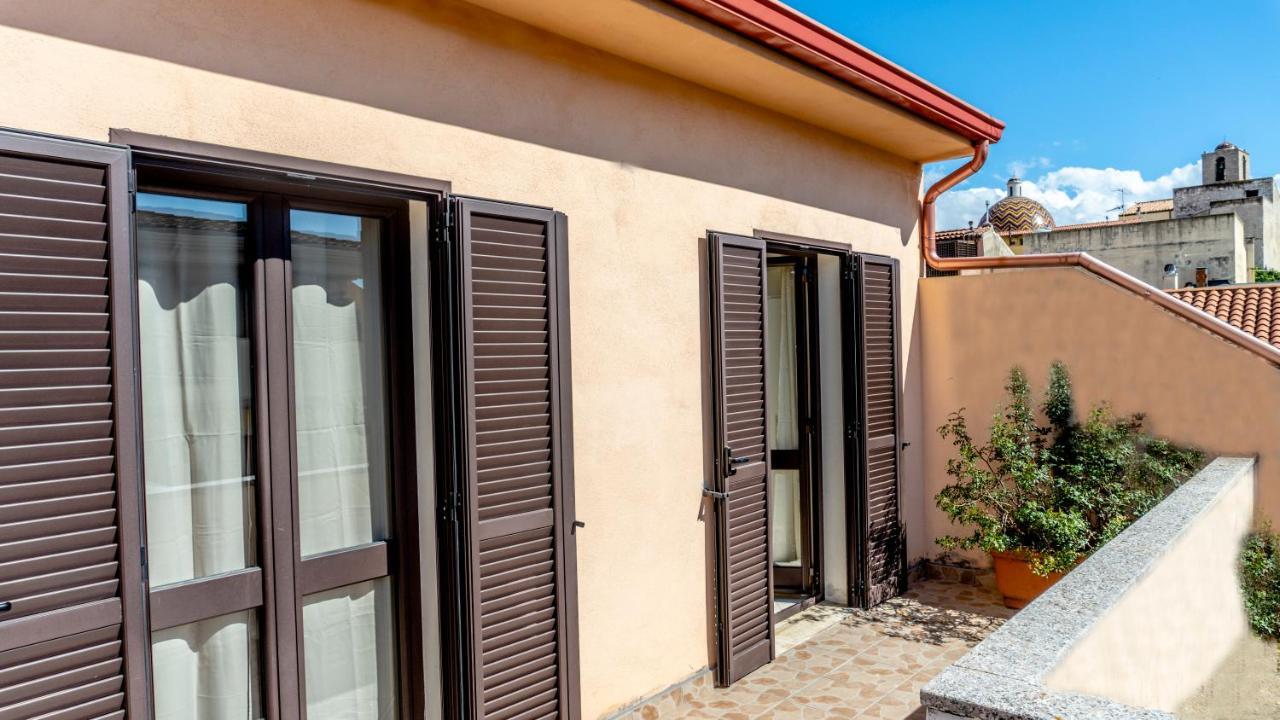 Sa Domu Downtown - Pms Casevacanze Olbia Bagian luar foto