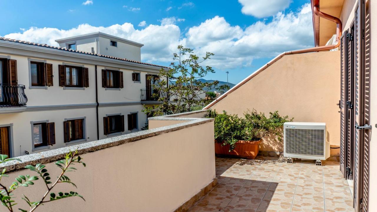 Sa Domu Downtown - Pms Casevacanze Olbia Bagian luar foto